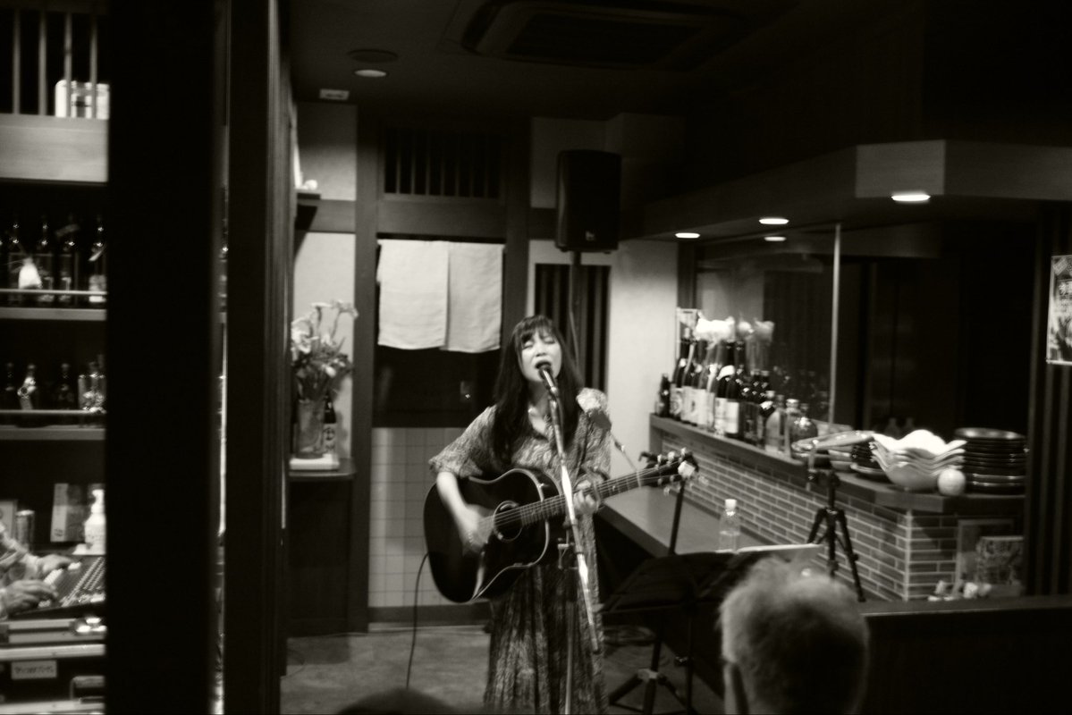 1965Whitestone's tweet photo. 神奈川・秦野ろばたや
「"'ヤッつけ亭プレゼンジ
ロックンロールオールナイト
大作戦 Vol.24～冨田麗香 LIVE
in 秦野ろばたや～」
Leica DE reikaさんを📸
ライカTYPE24O✨ https://t.co/o1tFfaQqGo