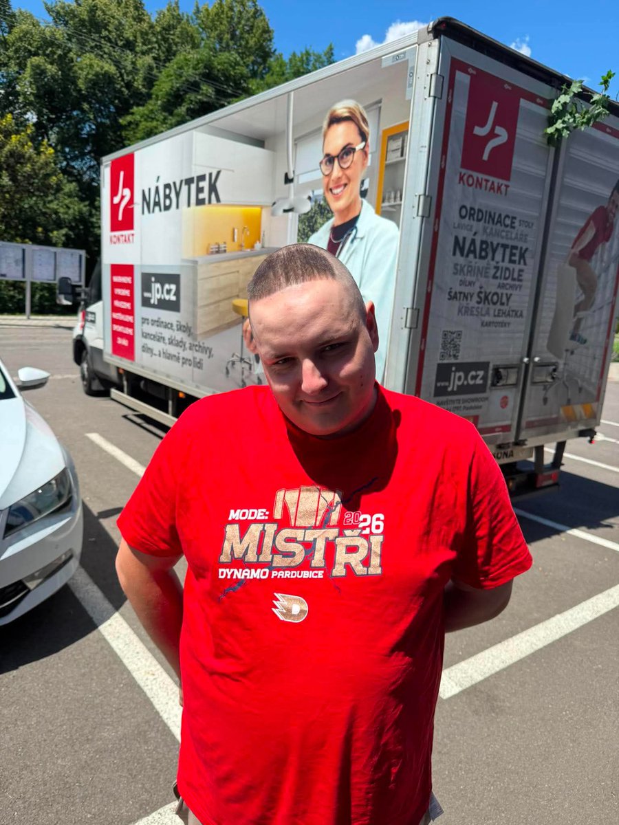 boyar25's tweet photo. Já sázky plním, za postup přes Spartu jsem slíbil účes na R9, dneškem splněno ✅ https://t.co/4Jq6LF4cEs