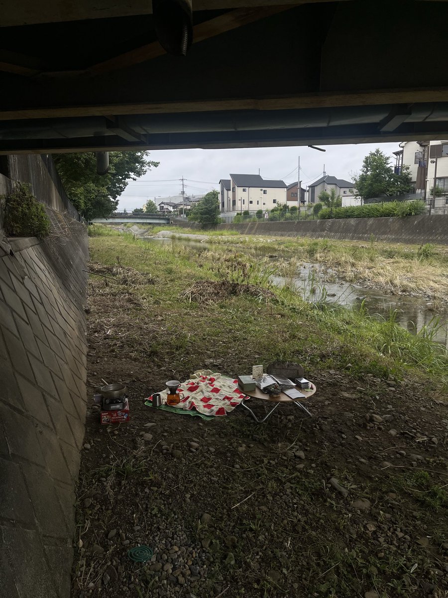 fkngkn's tweet photo. 川ティア01、雨にもほとんど降られることもなく無事決行できました
川原で飲むコーヒーはうまい https://t.co/xQgOhA4aLj