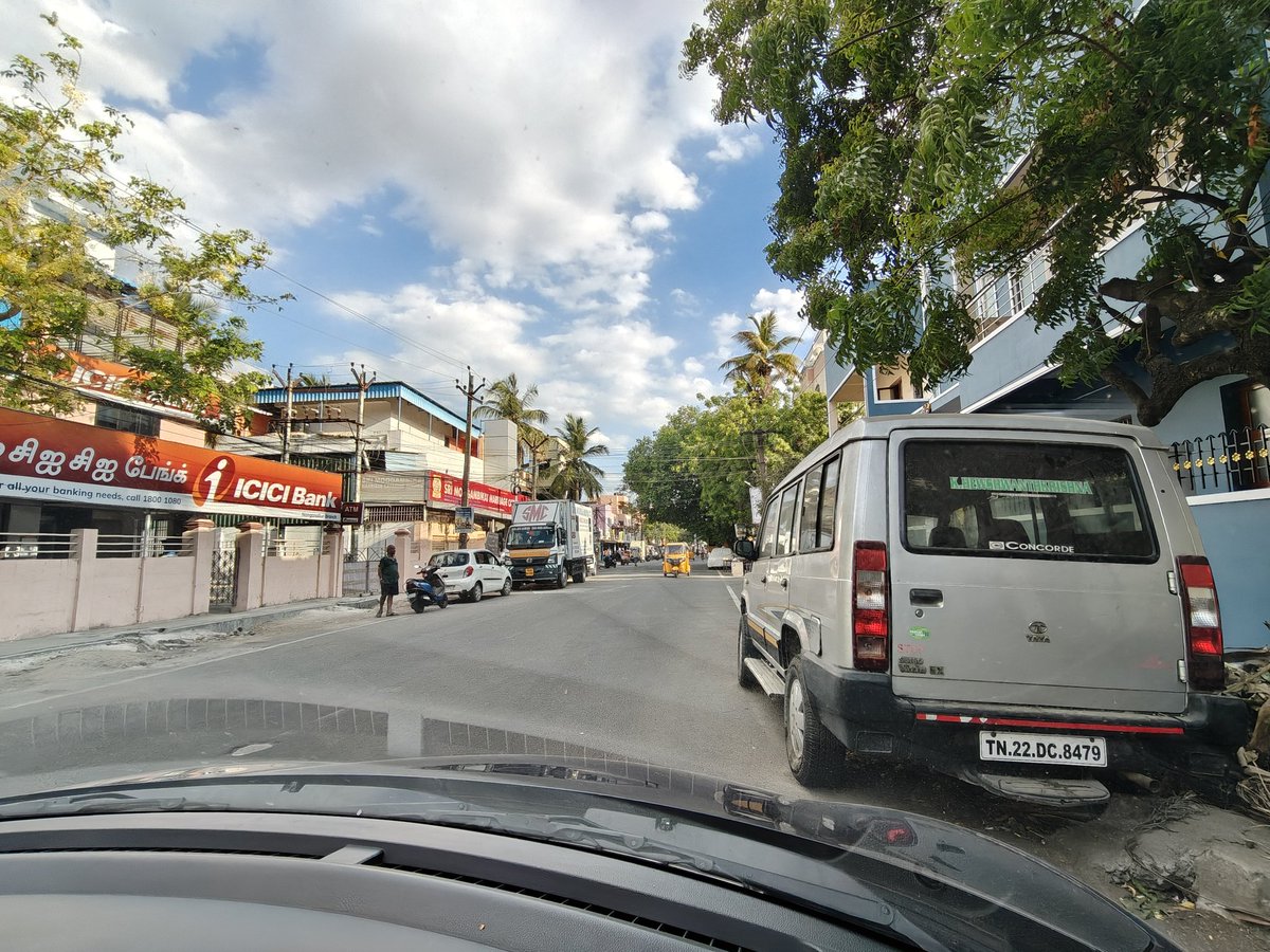 tabharath87's tweet photo. Dear sir @chennaipolice_ , this unknown vehicle is parked here almost 3 months and no one is taking back and blocking entrance and roads. 2nd Main Road Nanganallur, opposite icici bank. Pls take action https://t.co/CZ824cxIis