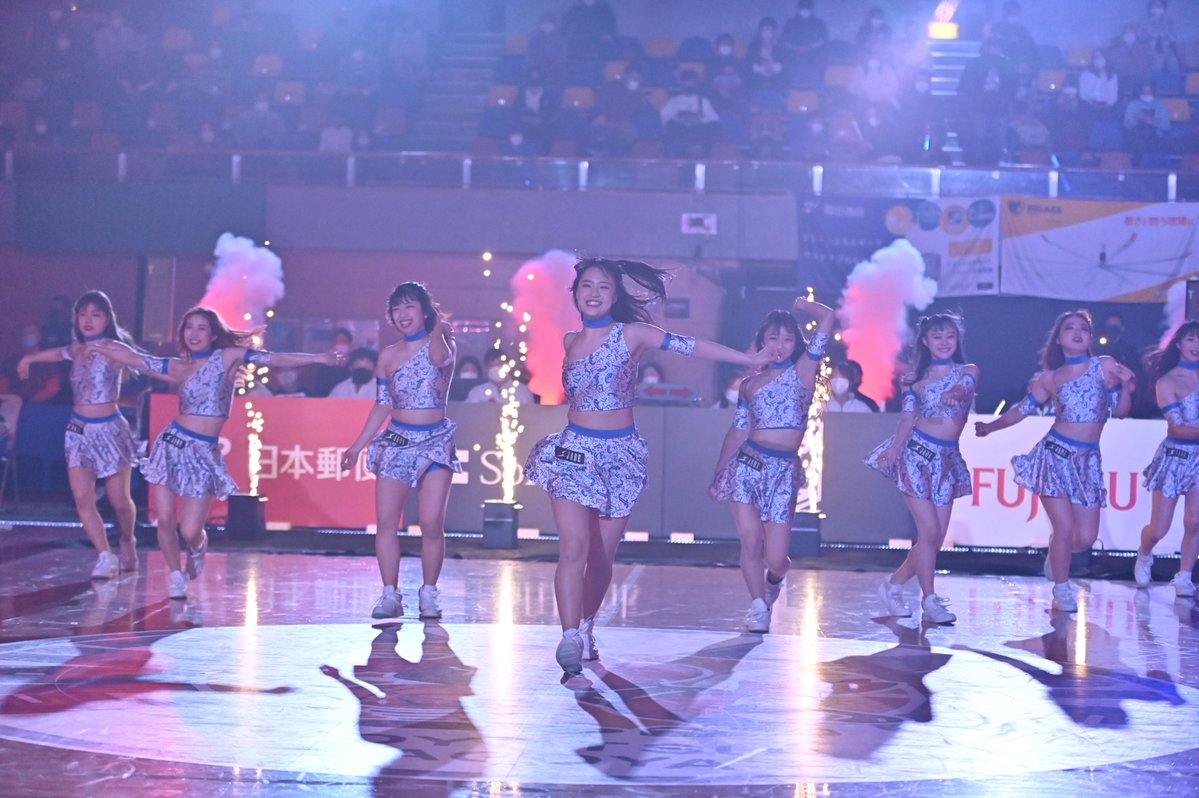 junjun_d780's tweet photo. FEgirlsを撮って10年。8年前の「写真に写る私達のダンスをもっと理解して撮りなさい」が今の自分の写真の軸であり、他のダンス観てても美しく感じる基準はFEGIRLSの流派からきてる。

10年間の最後の締めくくりは観れなかったけれども
69人のダンサーさん、振付師さん、演出家、ディレクターさん、その他多くの関係者に素敵な時間や多くの知識をいただいて、深く感謝しております。
10年間、素敵な素敵なチームをありがとうございました💐