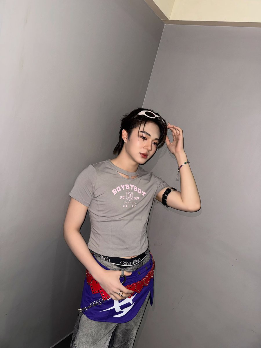 badagoorm's tweet photo. 와우 오늘 누뉴 강렬하네?
잘생긴 형아 누뉴ㅋㅋ
오늘은 또 어떤 무대할지 너무 기대된다아!

난 누뉴 저 팔라인이 너무 이쁘더라😍

#CATTSHIRT2026xNuNew https://t.co/hHxDFaDGW5