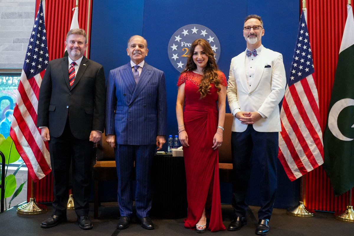 IslamabadScene's tweet photo. US Embassy in Islamabad celebrated 250 years of American freedom and nearly 80 years of U.S.-Pakistan friendship with music, cultural performances and a fireworks display 🇺🇸🇵🇰 https://t.co/GEB4xGFyfo

📸: @usembislamabad https://t.co/H8zS5hlaL4