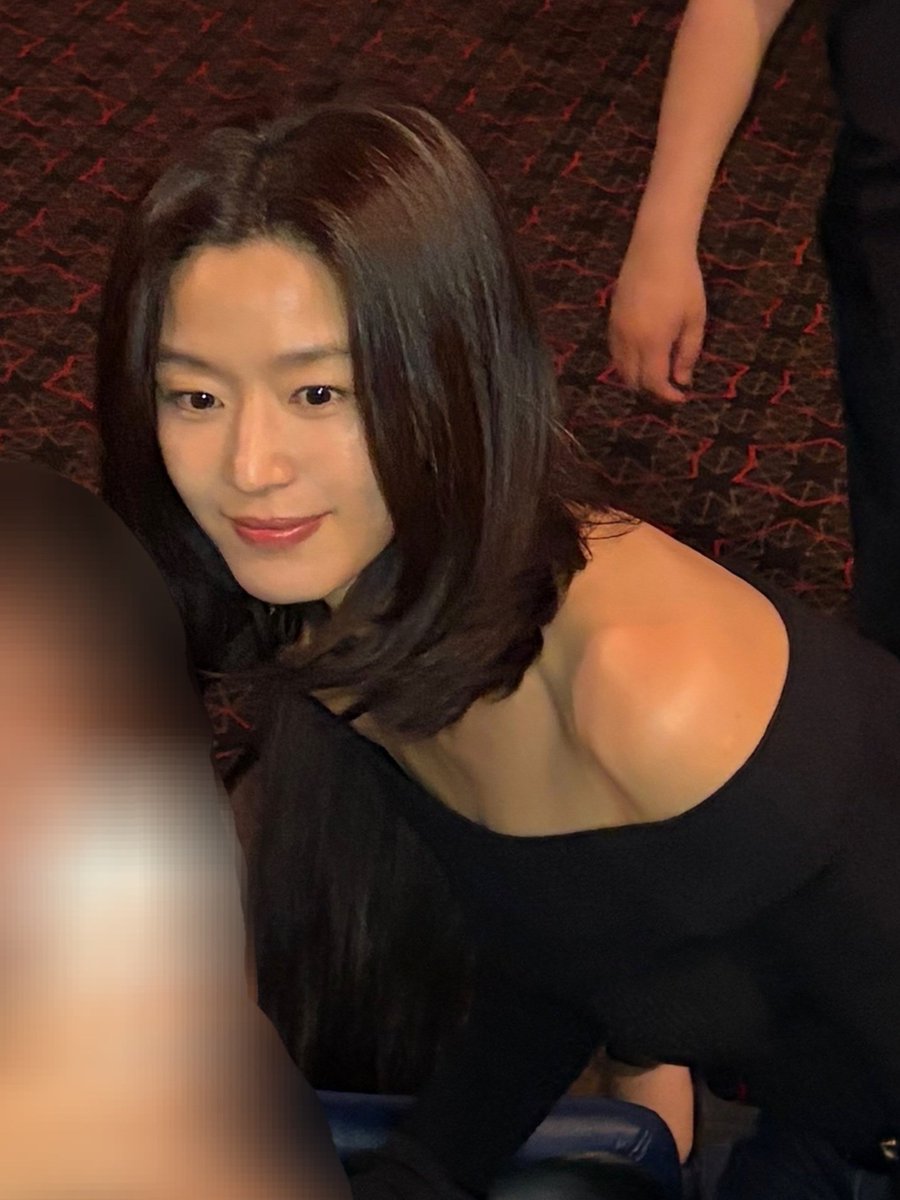 10favor30's tweet photo. 아 진짜 너무 예쁘다... 전지현뱀파이어같애그냥 시간거꾸로흐르는 https://t.co/bAeKKhfgX7