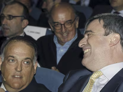 el_culerRM's tweet photo. 🚨 ¡OTRA VERGÜENZA NACIONAL! 💣 Miguel Cardenal fichó por Mediapro. Sí, el mismo ex Secretario de Estado que les sacó adelante los derechos del fútbol. ¡Puertas giratorias de manual! El chiringuito está podrido. 🤮📺❌ #Corrupcion #Mediapro #LaLiga https://t.co/iwwbHwy6pD