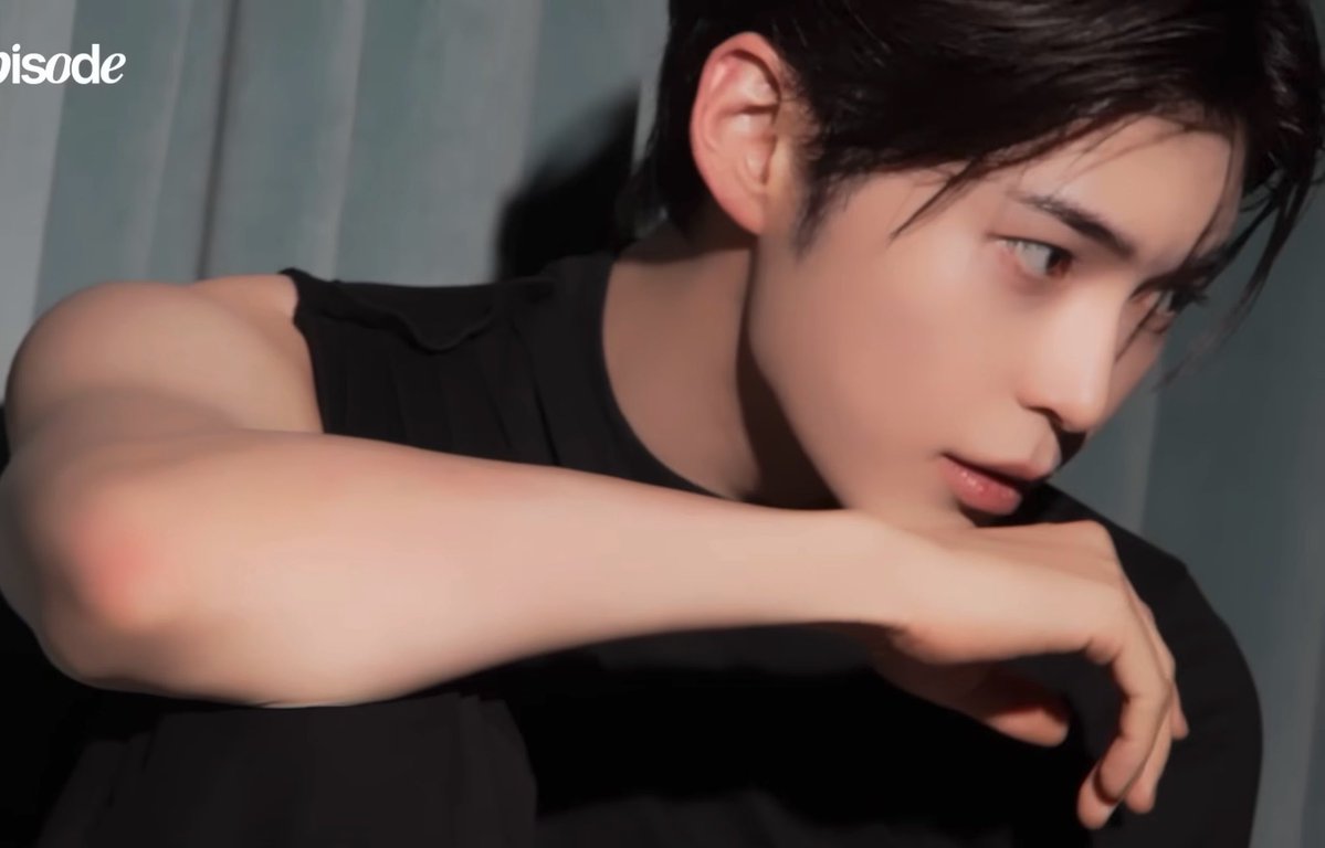 mvrkaces's tweet photo. woah sung hanbin.. he is a model he knows his angles and HE POSES! https://t.co/h1QI0I0wWE