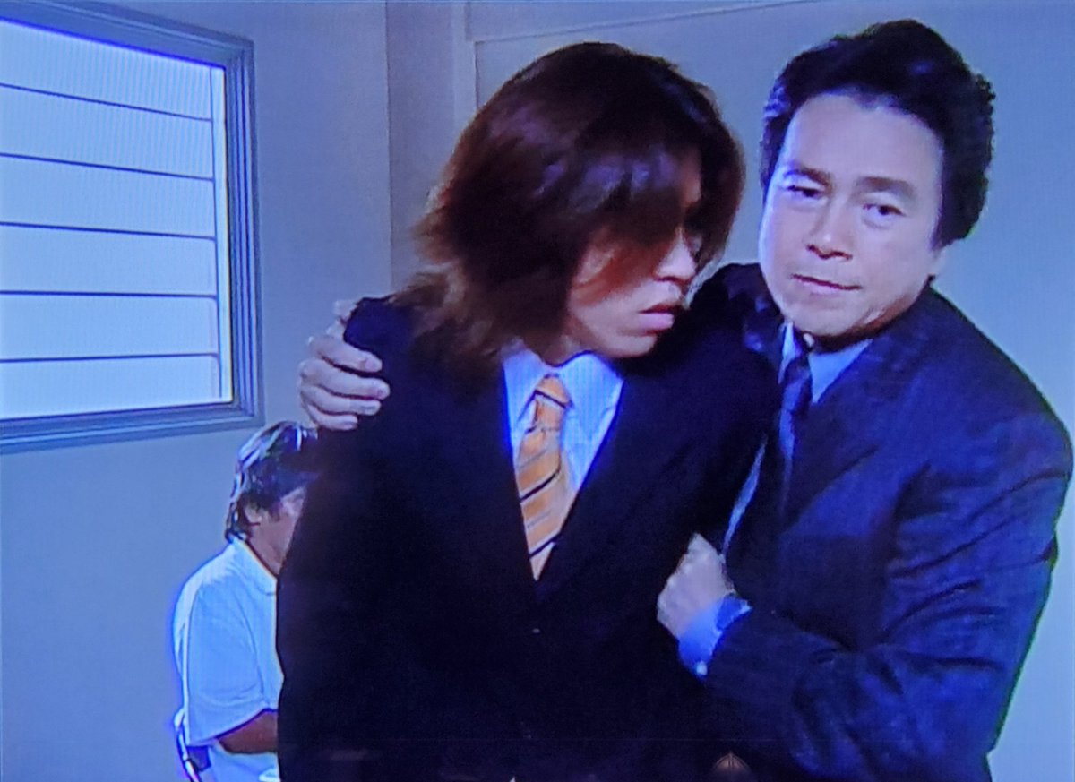 555_reo's tweet photo. はぐれ刑事純情派 第17シリーズ最終回に傷害事件の犯人役としてゲスト出演していた松崎しげるさん
トミマツコンビの再共演が実現した取調べのシーン
須藤刑事(国広富之)が部下の真木(村上信五)に、｢昔の相棒になぁ、似てるんだ｣と言うシーンがあるが、これが国広富之さんのアドリブという裏話が胸熱 https://t.co/jd3aRIrZTz