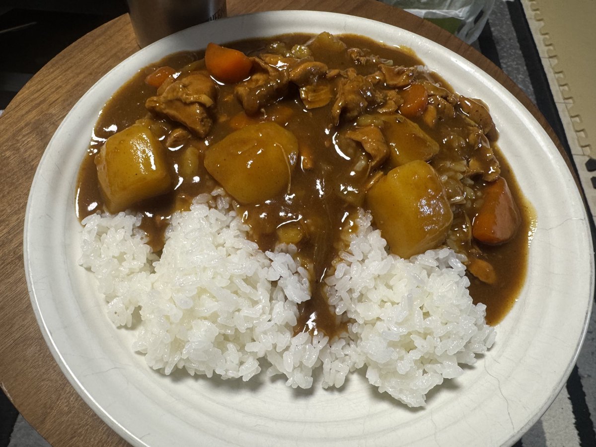 guryu's tweet photo. 今日は緑が作ったカレー🍛
美味しい😋 https://t.co/4RLG7zqwmY
