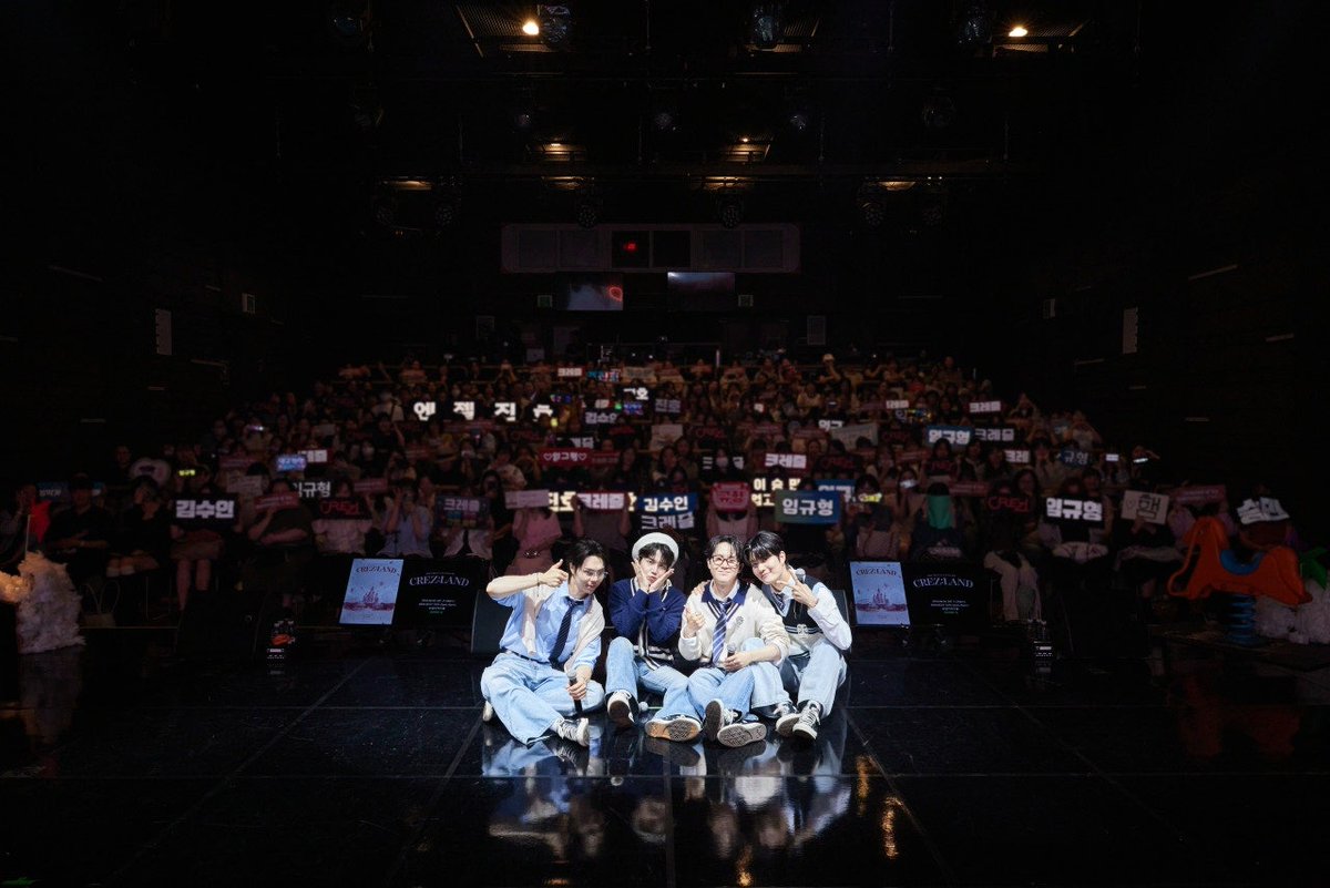 official_CREZL's tweet photo. [📸]
𝟐𝟎𝟐𝟔 𝐂𝐑𝐄𝐙𝐋 𝐅𝐀𝐍 𝐂𝐎𝐍𝐂𝐄𝐑𝐓 <𝐂𝐑𝐄𝐙:𝐋𝐀𝐍𝐃>

오래도록 기억될 ‘CREZ:LAND’🏰 3회차 종료❣️

프레즐이 있어 완성된 CREZ:LAND 🎠
#CREZLAND 의 문은 닫히지만, 우리의 추억은 계속될 거에요🥨
#CREZL #크레즐 https://t.co/kuGb86Idc4