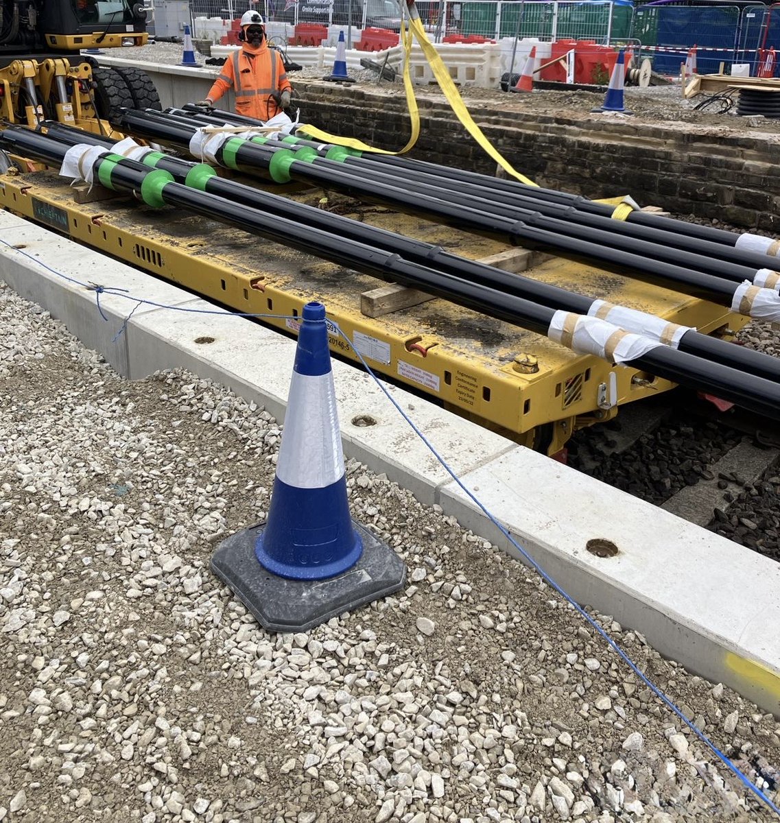 theTRUpgrade's tweet photo. It’s day 9️⃣ of TRU improvement works between #Huddersfield & #Leeds ⚒️

Team TRU have been making great progress at #Dewsbury station, completing strengthening works on the footbridge and giving it a fresh coat of paint 🎨

Meanwhile in #Batley, new station lighting has been delivered via rail, ready to now be installed 💡

Together, these improvements will help create a better experience for customers using both stations, with enhanced facilities and a more welcoming, safer environment 🚉

If you’re travelling this weekend, please check before you travel via @nationalrailenq