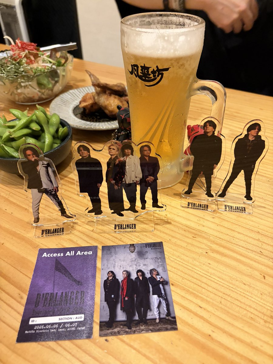 k_piropyro_d's tweet photo. 今日は金カム友達とデラへ！
6年ぶり参戦のデラBodyCRAZEのガチ哲推しとデラは36年ぶり(?!)のガチダイイン推しの2人😂
私はまだまだひよっこ🥺
TetsuさんのランダムアクスタあげたらCIPHERさん返ってきた🥰 https://t.co/ddgole2XGk