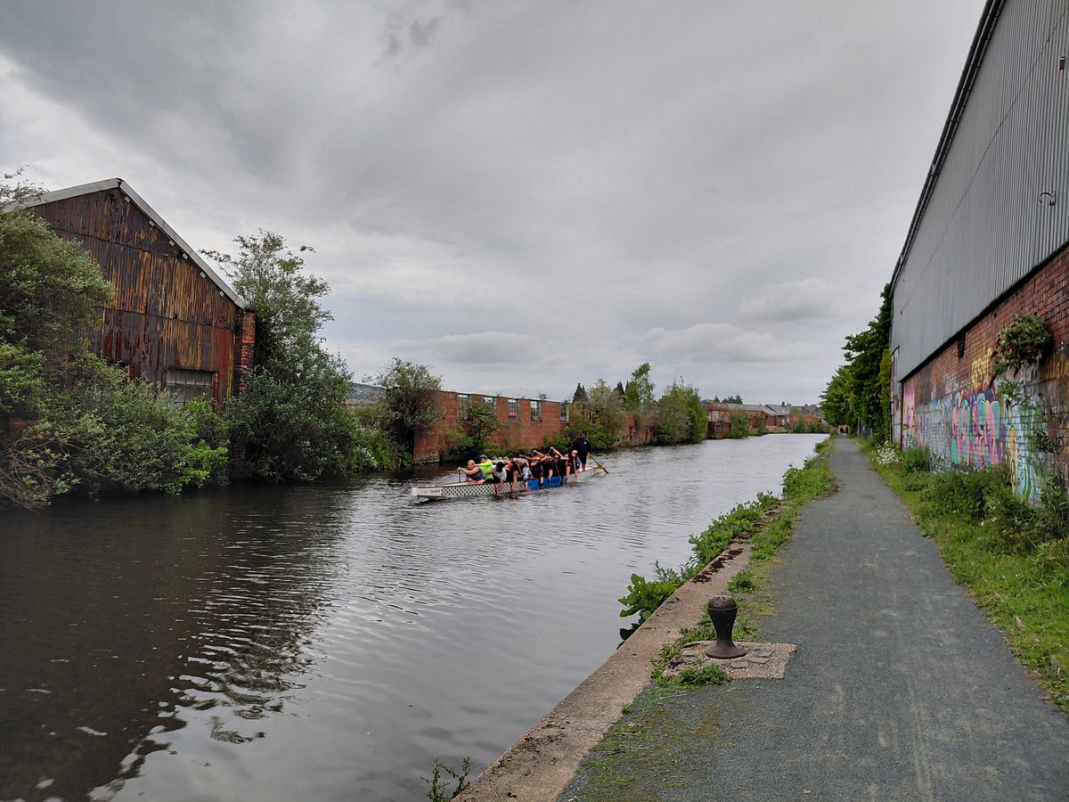 louisem09717316's tweet photo. Walk towards #100KinJune  along #SheffieldandTinsleyCanal. Never ceases to amaze me how nature lives alongside industry. Even saw the turquoise flash of a kingfisher! https://t.co/Kn3mDMw3vi