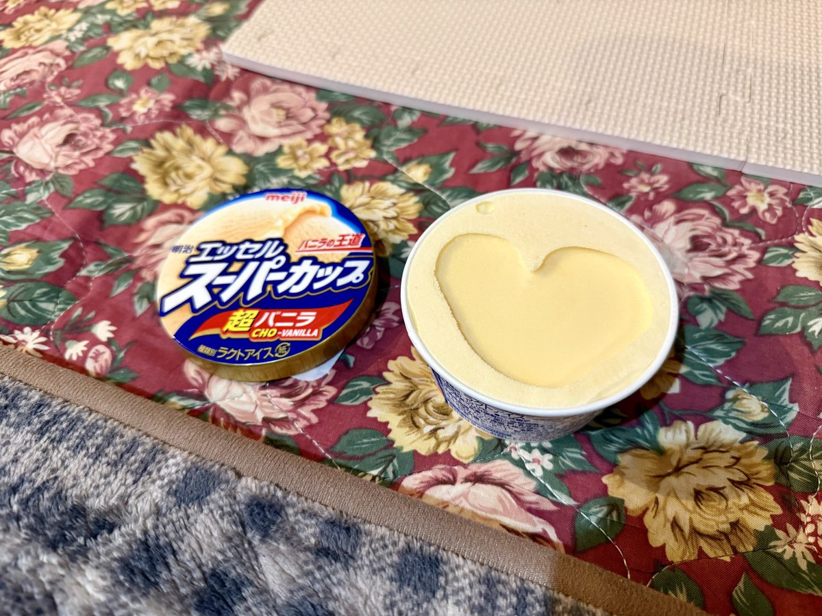 Pleasure7125's tweet photo. 風呂上がりのアイス🍨 https://t.co/faDRQldgJG