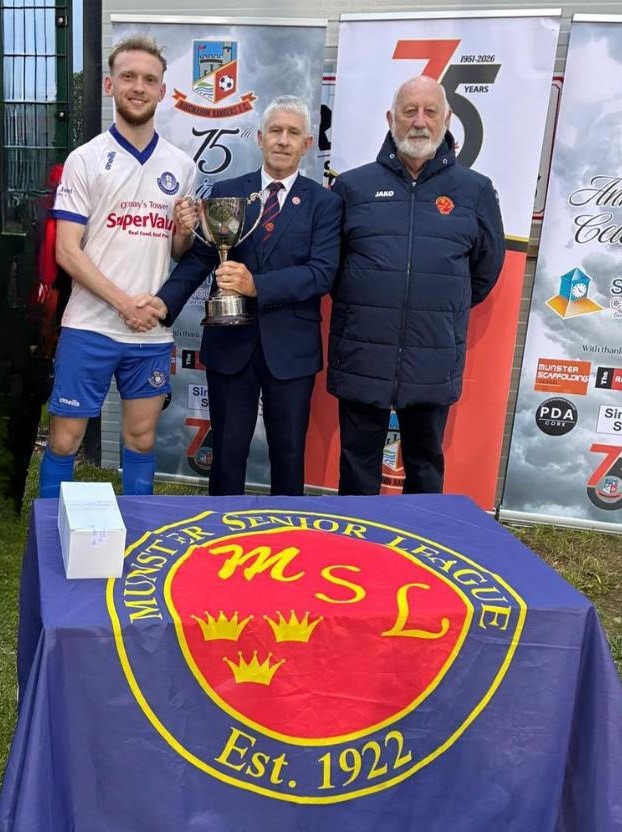 MunsterSenLgue's tweet photo. Congatulations go to Blarney Utd, who have won the John Hayes Trophy after their 2-1 defeat of UCC at Ringmahon Park.
Well done to all involved
Photos:
John Lyne, M S L, presents the John Hayes Trophy to Connor Walsh, Capt Blarney Utd, with  Sean O'Sullivan, MSL, in attendance https://t.co/XhXtXOhNXT