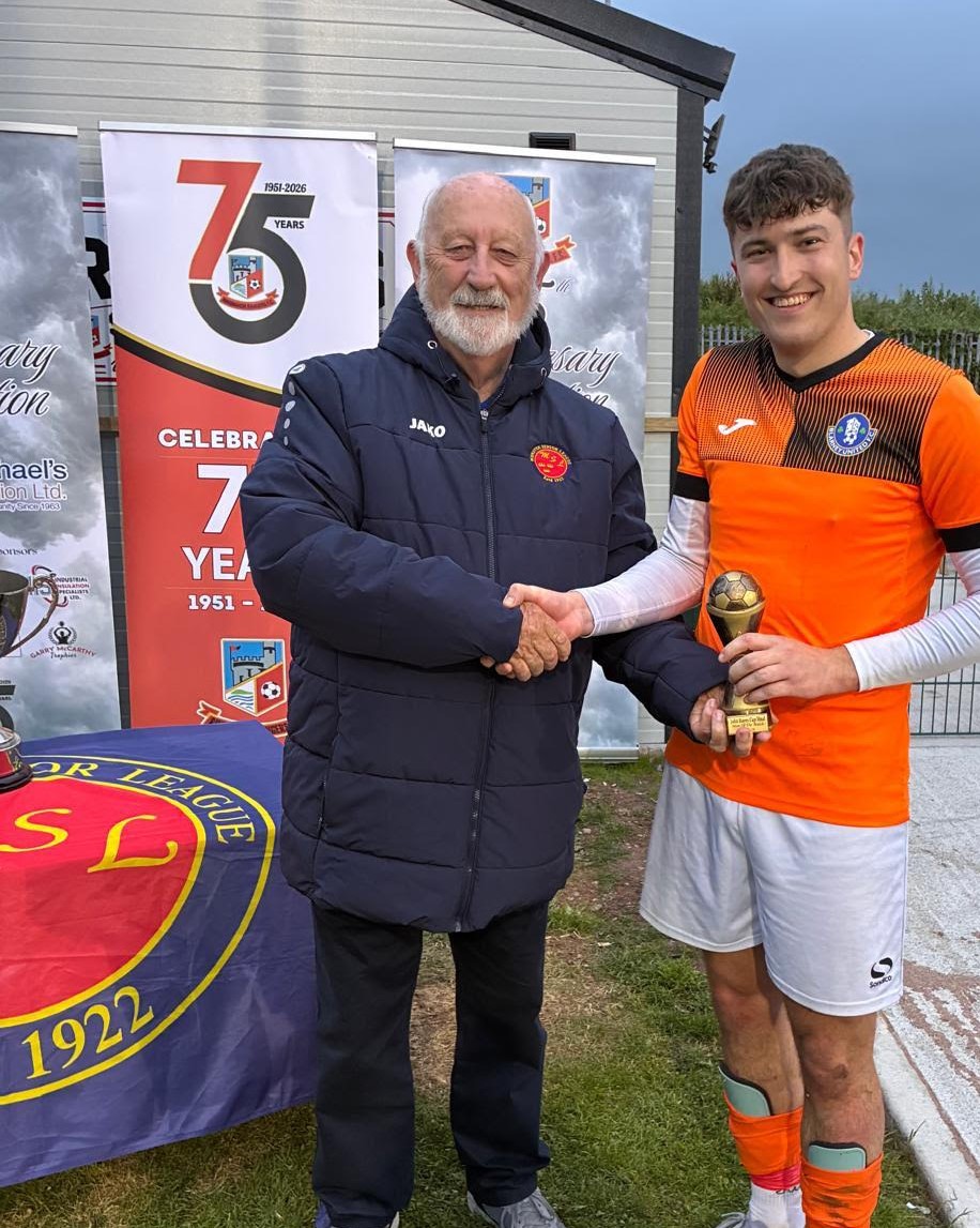 MunsterSenLgue's tweet photo. Congatulations go to Blarney Utd, who have won the John Hayes Trophy after their 2-1 defeat of UCC at Ringmahon Park.
Well done to all involved
Photos:
John Lyne, M S L, presents the John Hayes Trophy to Connor Walsh, Capt Blarney Utd, with  Sean O'Sullivan, MSL, in attendance https://t.co/XhXtXOhNXT