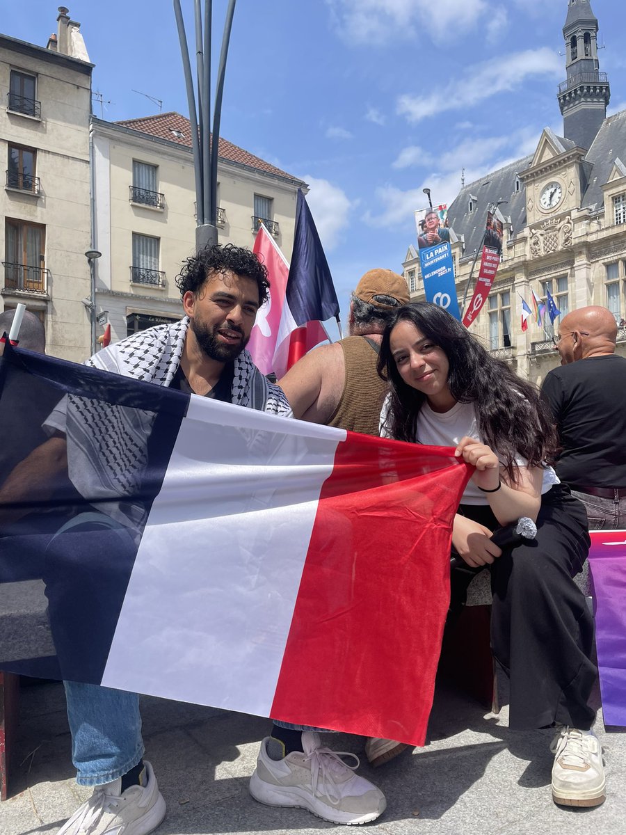 escargoog's tweet photo. ON EST EN LIVE LA TEAM ! En diret ! #MELENCHON2027
lien tweet suivant https://t.co/pnEyeG89kI