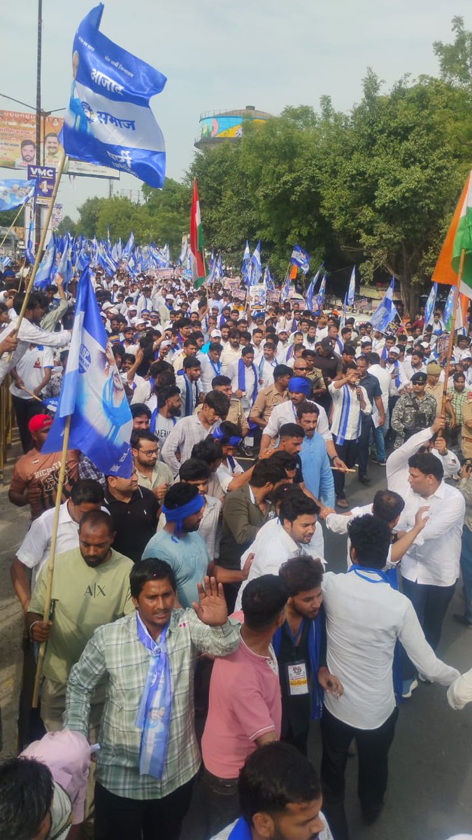 SandeepBAGDI15's tweet photo. सत्ता परिवर्तन, व्यवस्था परिवर्तन यात्रा शामली मुजफ्फरनगर @BhimArmyChief @VinayRatanSingh https://t.co/PuIWvkSDlb