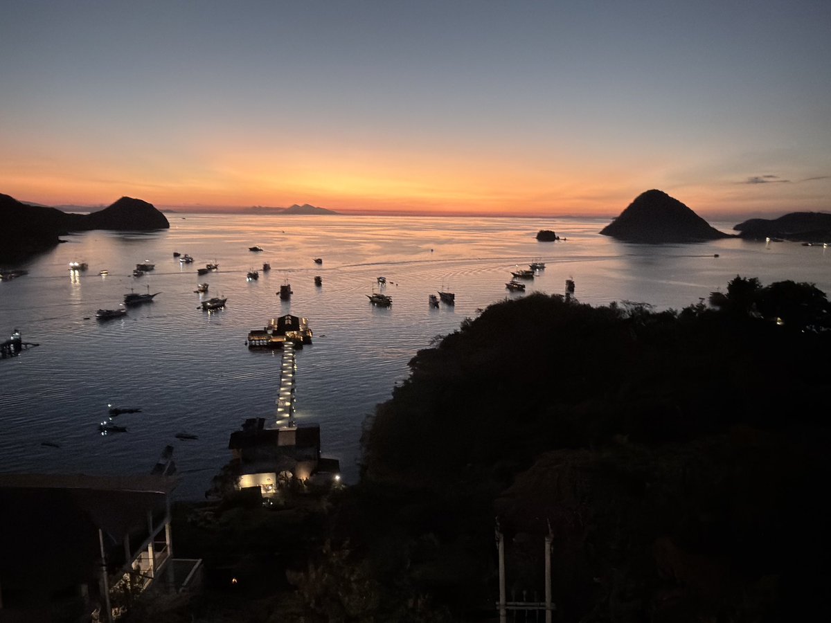 tipamart's tweet photo. This is Labuan Bajo @ Flores Island, Indonesia 🇮🇩 ที่นี้ลาบวนบาโจเกาะแก่งมังกรโคโมโด #travelers #visitindonesian #travellover #myjourney https://t.co/CrdGut5ly1
