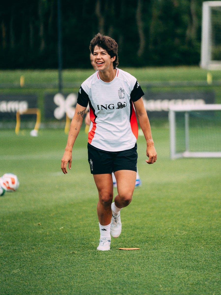 BelRedFlames's tweet photo. Nothing but smiles. 😍 https://t.co/lFZ9q3Xovg