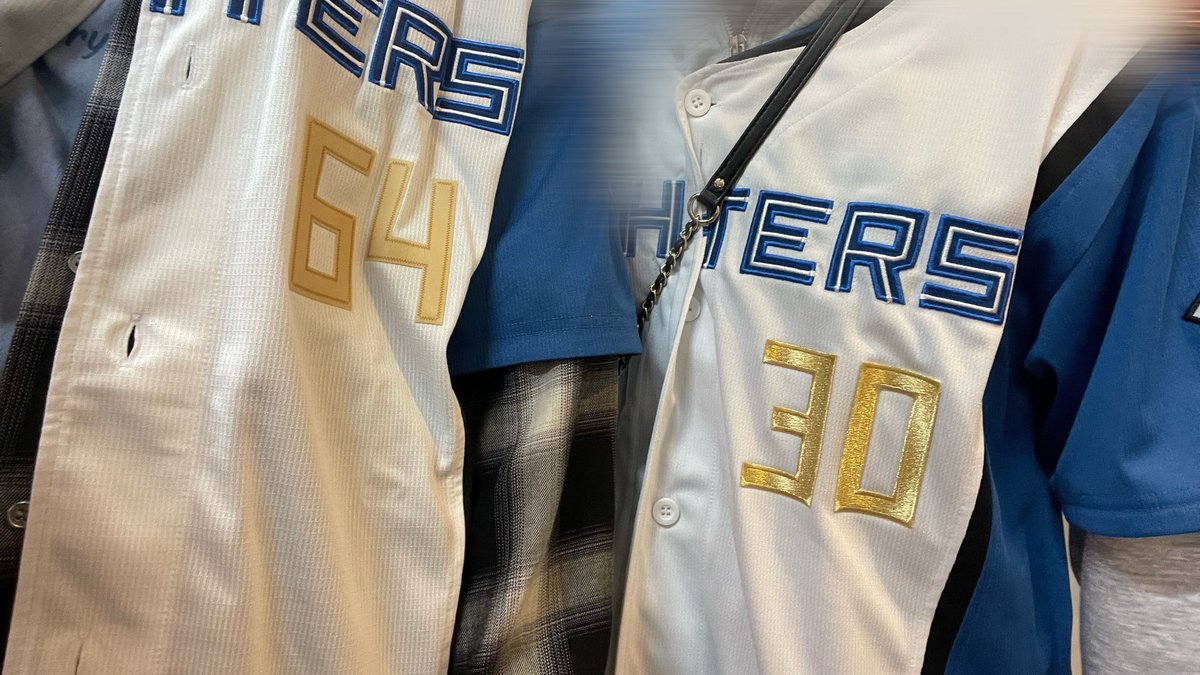 myu__gthy's tweet photo. 金曜日からの3日間最高のリフレッシュになったけど想定外の3日目でグッズ増えて笑ってる ユニもタオルも買ってしまった👉🏻👈🏻
2日目の先発には大歓喜でバッター姿も見れたので大満足だった幸せ〜〜〜 https://t.co/eSNT5catTa