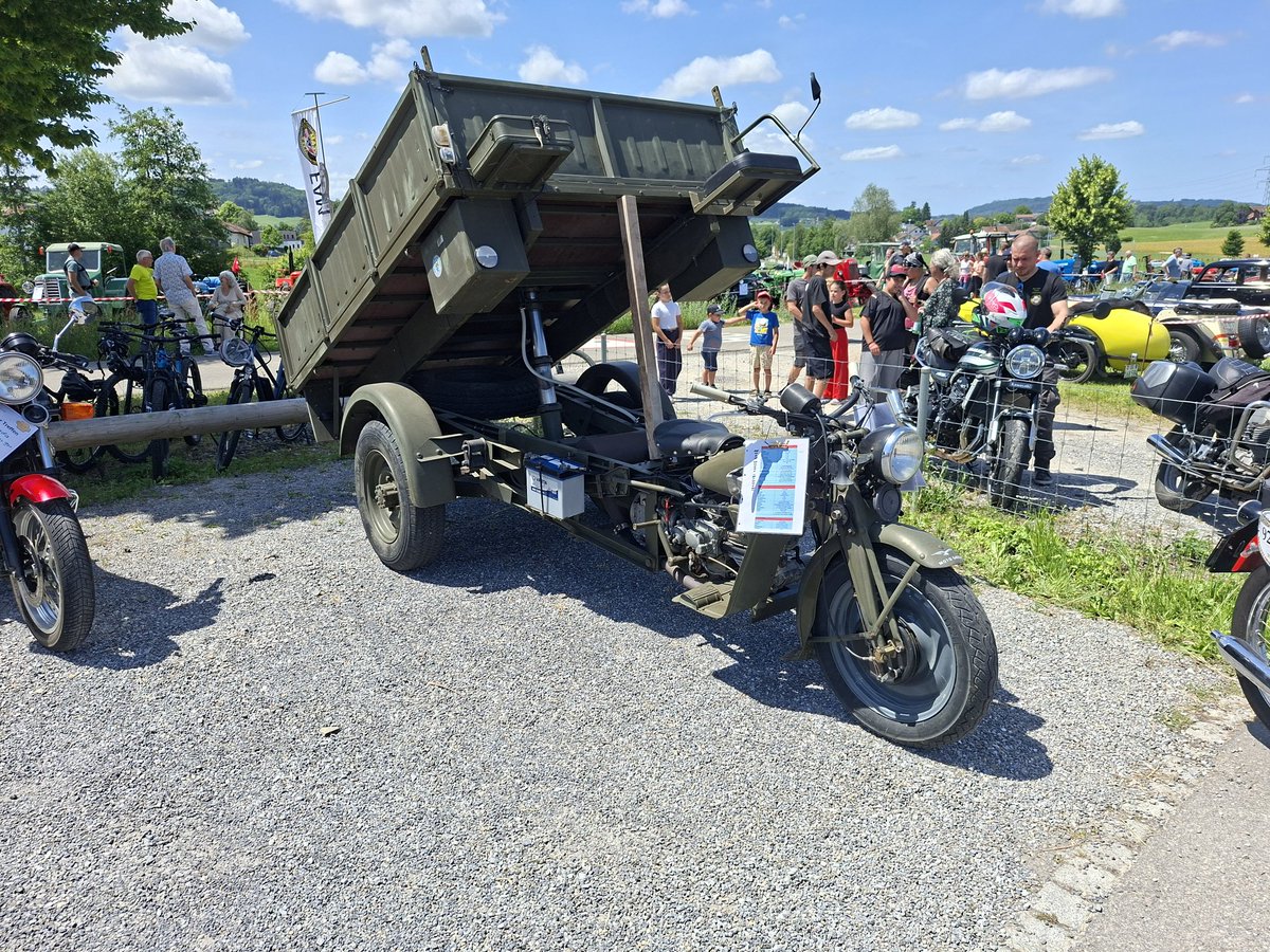 GasFloryHobby's tweet photo. Organised by the FAM, there is always a big bike turnout. There were tours organised throughout the day and the chance to share rides out in sidecars. https://t.co/bj2IVmZ1cj