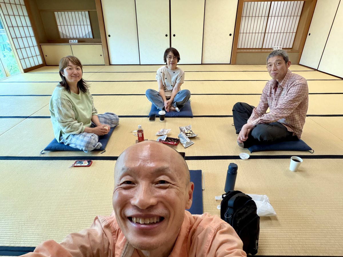 sdhyans's tweet photo. 今日は 座房ワーク@京都梅小路公園緑の館で ご参加はお一人✨ めっちゃのんびり開聞咲話しながら コンステレーションが2つ✨ 今見て聞いて感じる必要のある何かと自分✨ これまでの◯◯とこれからの◯◯と自分✨ しんちゃんが 近頃散々観てるショートドラマも けっこう役立ったりして 楽しいひととき✨ https://t.co/o0forzUIsx
