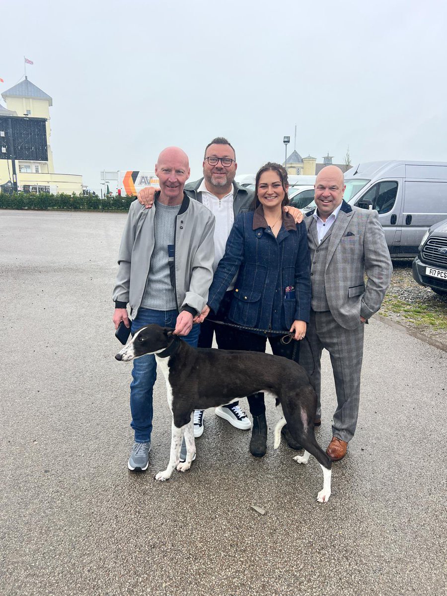 TrioKennels's tweet photo. Here’s to the next adventure! @ProtheroeTerry @Davidtitterton1 @GarthAlan @ProtheroeSarah https://t.co/Q4oPhgVOW1