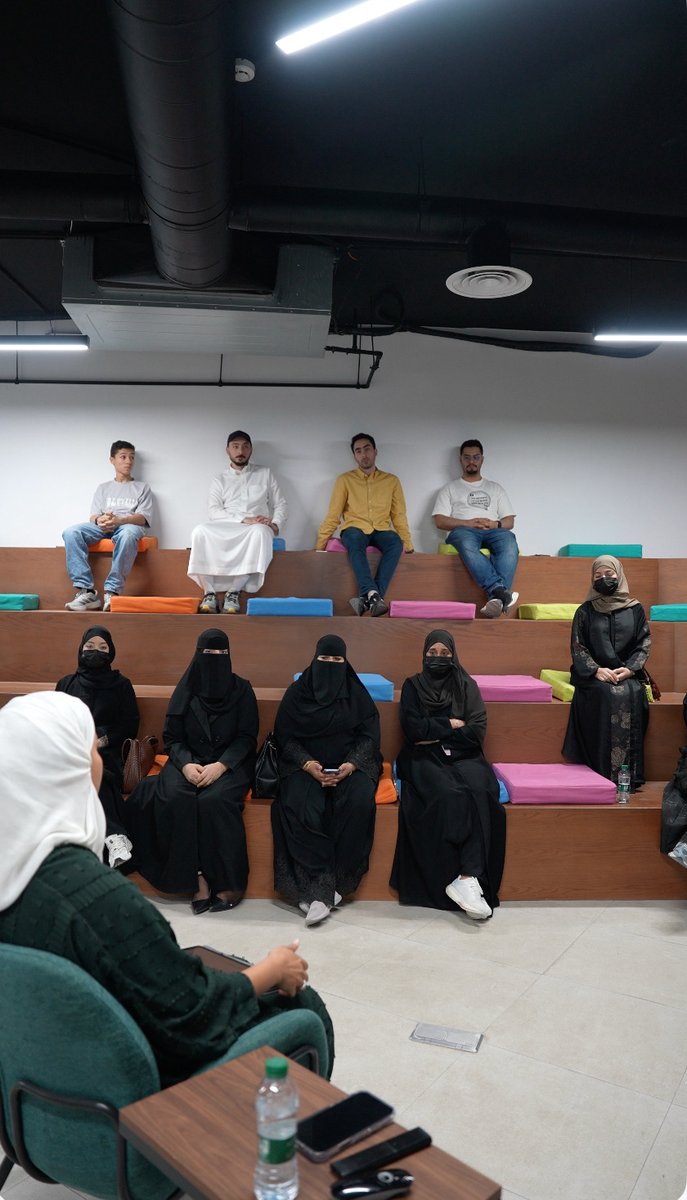 messahaart's tweet photo. مقتطفات من اللقاء الثقافي عن إدارة المشاعر
تقديم الدكتورة خولة محمد في مساحة هب
#مساحة_فنية
#مساحة_هب
#حوار_ثقافي
#لقاء
#مشاعر https://t.co/Ay43CqI4LG