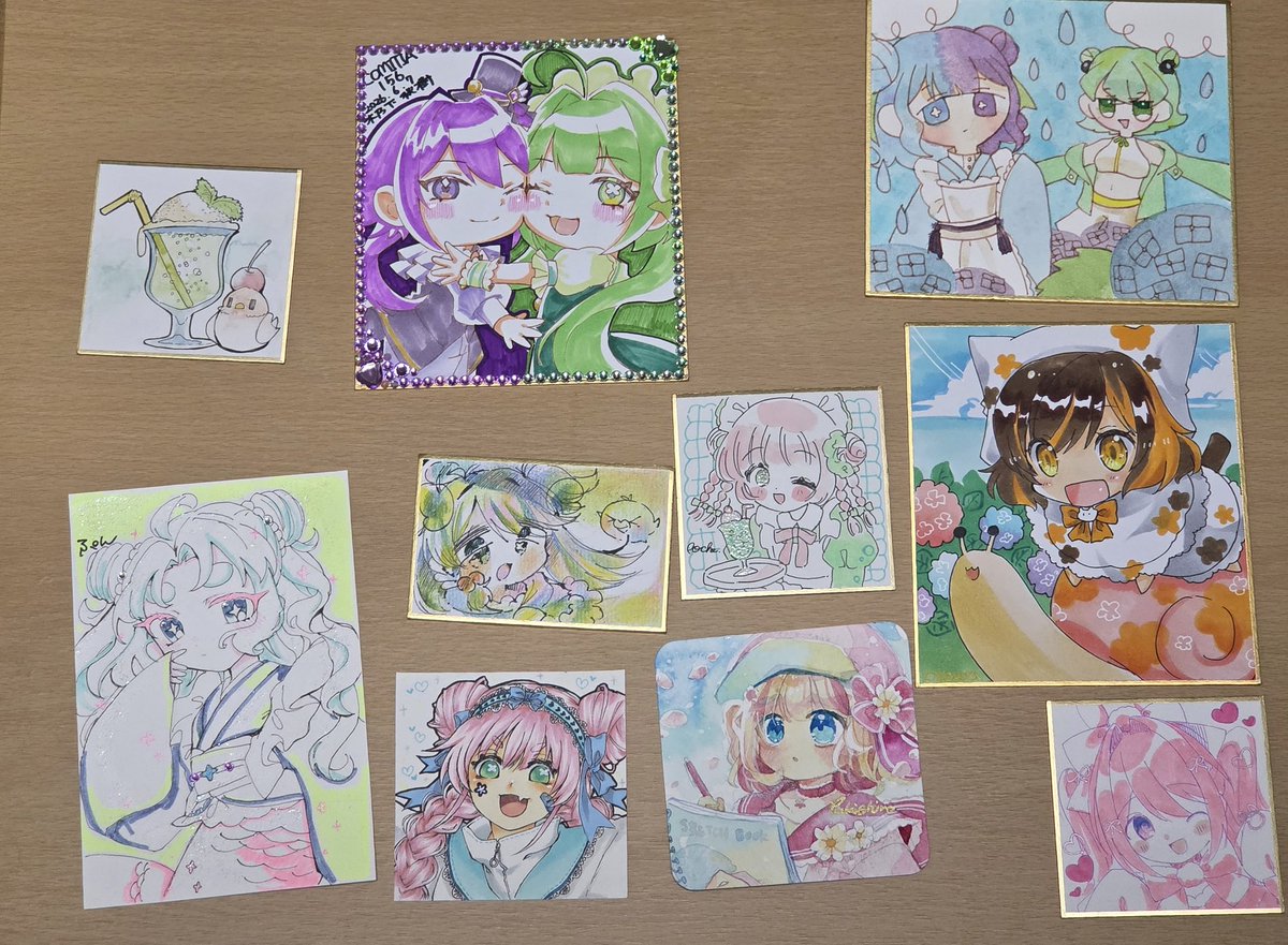 Kazumyos24's tweet photo. まず原画(など)のみなさま！
こんなにお迎えした覚えあるけどないぞ！(29品)たくさんのすきに出会えてありがたや！
やっぱり原画ならではの色具合やらきらきらやらが好きである限りやめられないんだろうなぁと(ポスカとかじゃものたりぬ)
今後ともよろしく！(？)
#コミティア156戦利品 #コミティア156 https://t.co/xFdzeS7WL3