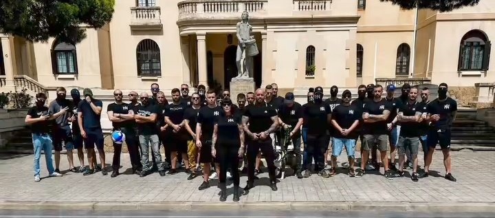 AntiNaziDiscret's tweet photo. Estos son los Nazis que ayer hicieron la ofrenda floral en el cuartel de Bruc en #Barcelona.

¿Vamos a permitirles que vuelvan a salir a la calle?

El próximo 13 de Junio han convocado una concentración en Barcelona, no permitamos que Núcleo Nacional vuelva a nuestras calles. https://t.co/OIhLSVPKG9