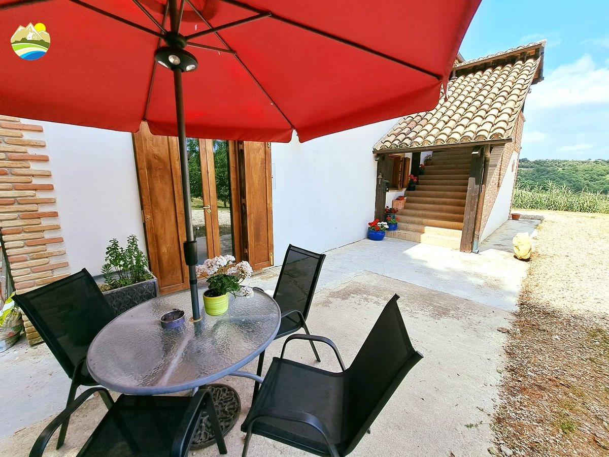 italianhouses's tweet photo. 🌿🏡Enchanting stone farmhouse
🌳8,217sqm of land &amp; private woodland
🏊Pool for summer relaxation
🔥Fireplace &amp; wood-burning oven
🛏️3 bedrooms &amp; authentic character
💶€295K
❓Woodland walks or poolside afternoons?

https://t.co/Y2SGcUHBXA
#PropertyItaly #Abruzzo #Pescara #Penne https://t.co/iB4chlJKDV