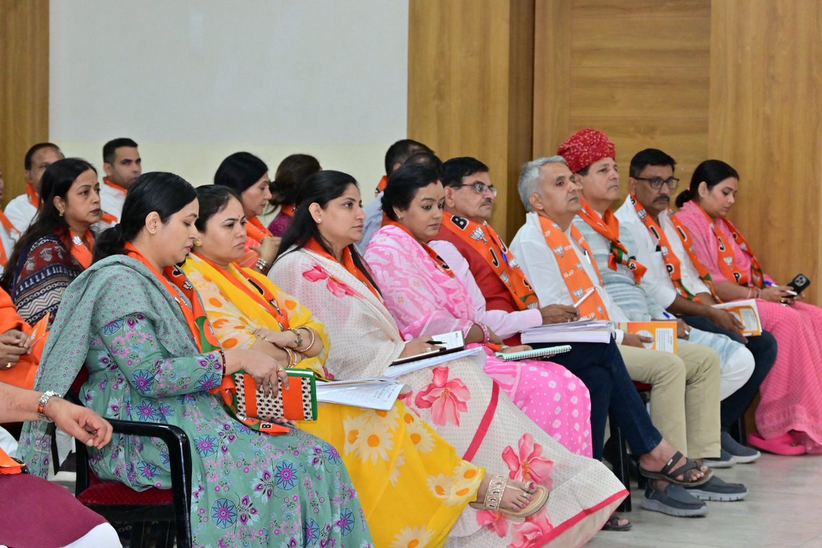NimishaGaurBJP's tweet photo. आज भाजपा प्रदेश कार्यालय जयपुर में नवनियुक्त प्रदेश संगठन महामंत्री जी और आदरणीय प्रदेश अध्यक्ष जी ने मीडिया,आई टी सेल और सोशल मीडिया की सामूहिक बैठक का आयोजन किया ।

जिसमे प्रदेश महामंत्री जी और मीडिया प्रभारी और आई टी प्रभारी का सानिध्य प्राप्त किया।
@madanrrathore 
@ajaeybjp 
@BJP4Rajasthan