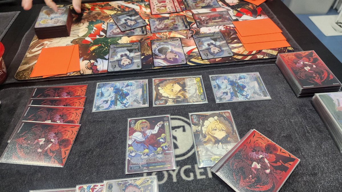 hata_dq's tweet photo. ヴァイスしてきた！
幽々様デッキ最高すぎる！！
楽しかったー( ˇωˇ )
さいとうさんにスリーブ見られて笑われたから、妖々夢やのに紅魔郷スリーブはまた変えるわって言い訳したら、全然ちがくて©2013はさすがに古すぎるんよっ言われて白目🙄www https://t.co/XFLsNvhTSi