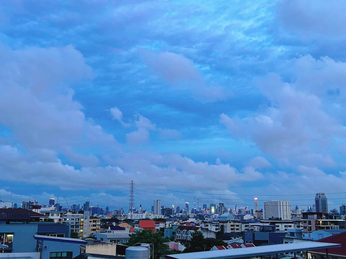 ptmkt's tweet photo. วันนี้ท้องฟ้าเหมือนอนิเมะเลย https://t.co/e0T2dFy1EF