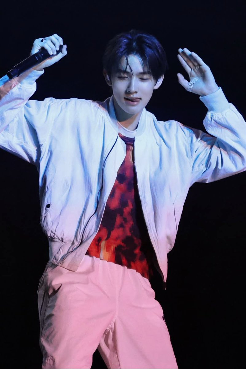 현이✮ tweet media