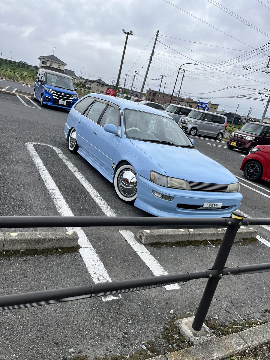 TimeSlip_HeySay's tweet photo. 買い物に行ったらなんかかっこいい車がいました！ https://t.co/b2jPS1nLic