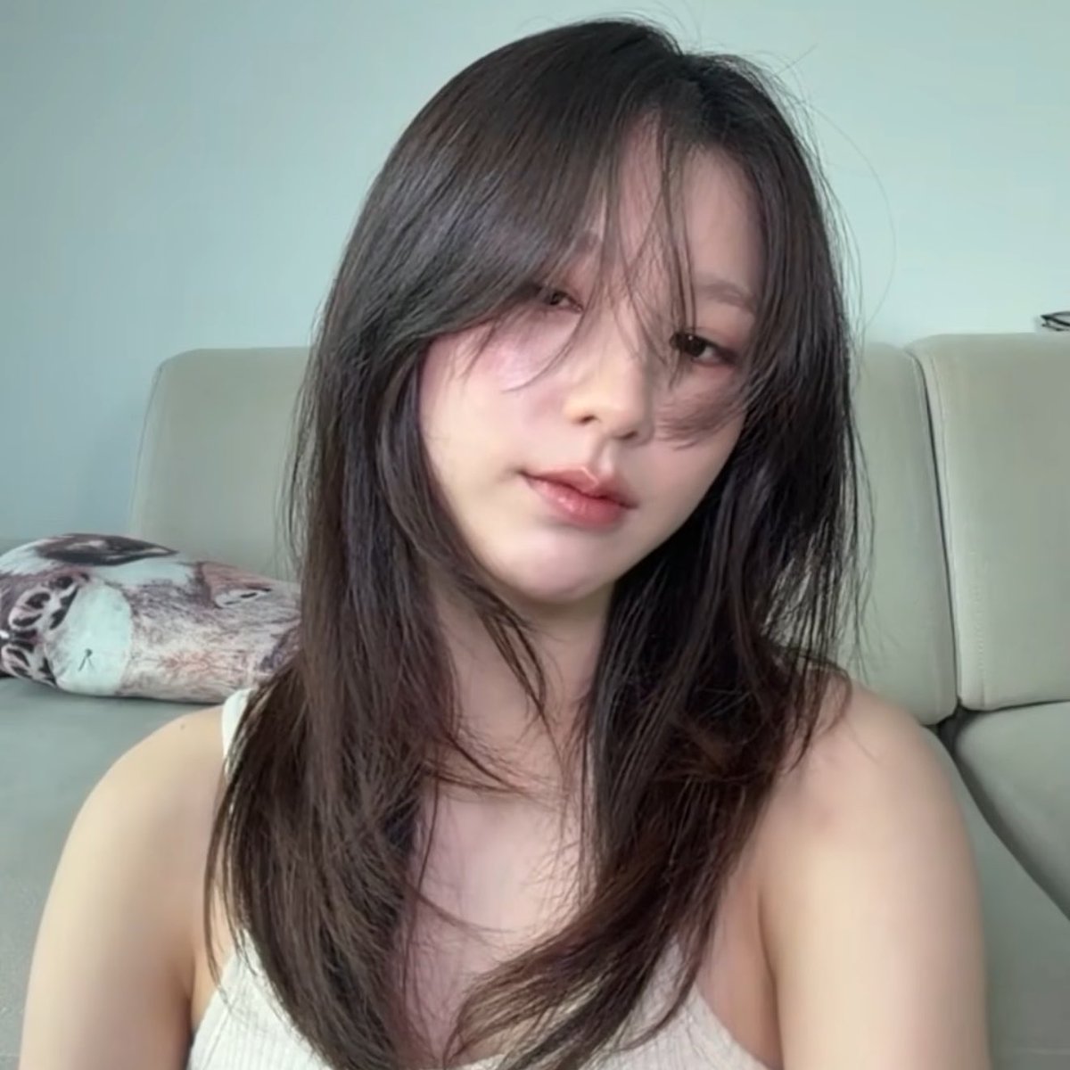 heejinry's tweet photo. Need to keep this hairstyle so bad ✨ https://t.co/M1syDF9IjM