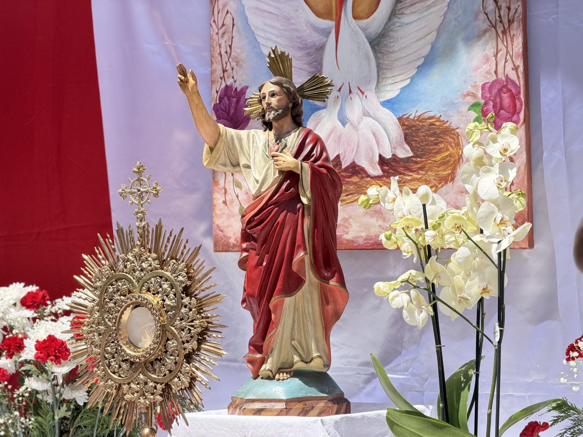 aytolaredo's tweet photo. ✝️⛪️Laredo ha celebrado hoy la solemne misa y la tradicional procesión del Santísimo Sacramento con motivo del Corpus Christi, una celebración religiosa en la que ha participado el alcalde, Miguel González, junto a otras autoridades. https://t.co/kQfowPjczh