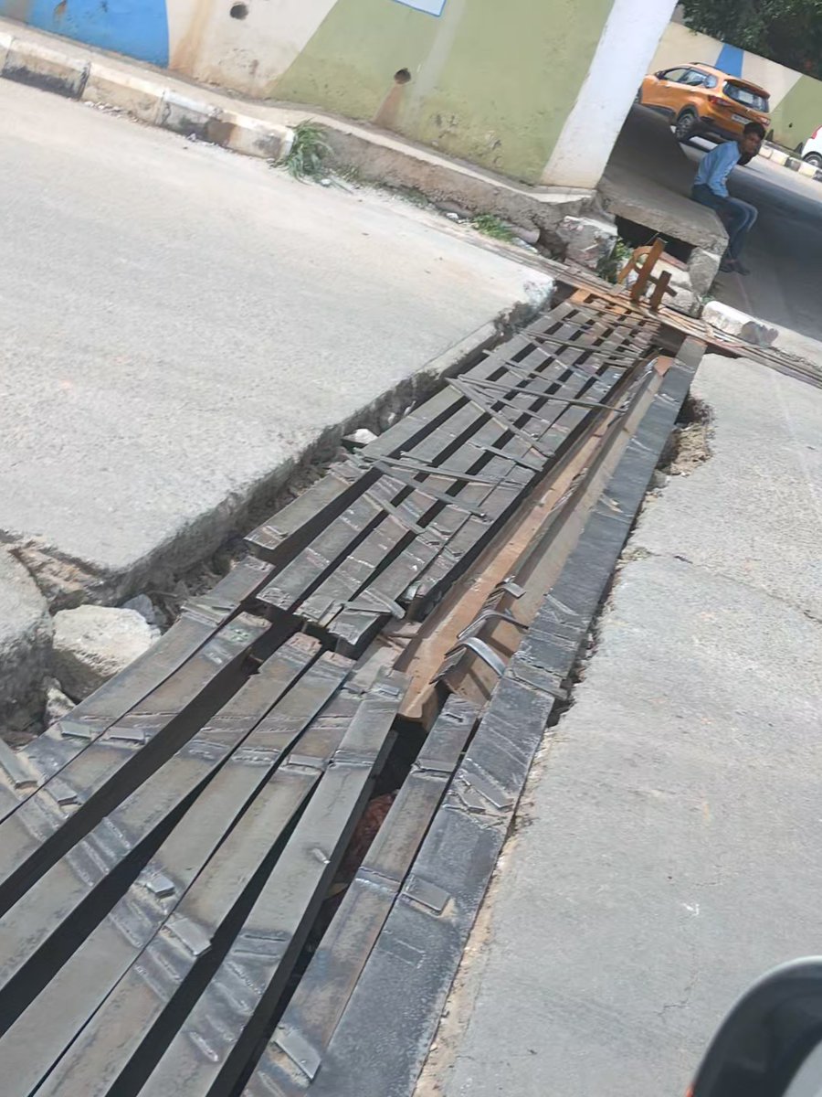 prathik_uthappa's tweet photo. Condition of Hegde Nagar RUB which falls under our @krishnabgowda  who currently holds Bengaluru Development Ministry. I urge Our MLA to frst develop his own constituency and then develop it across our city. https://t.co/rZE0JBH1tl