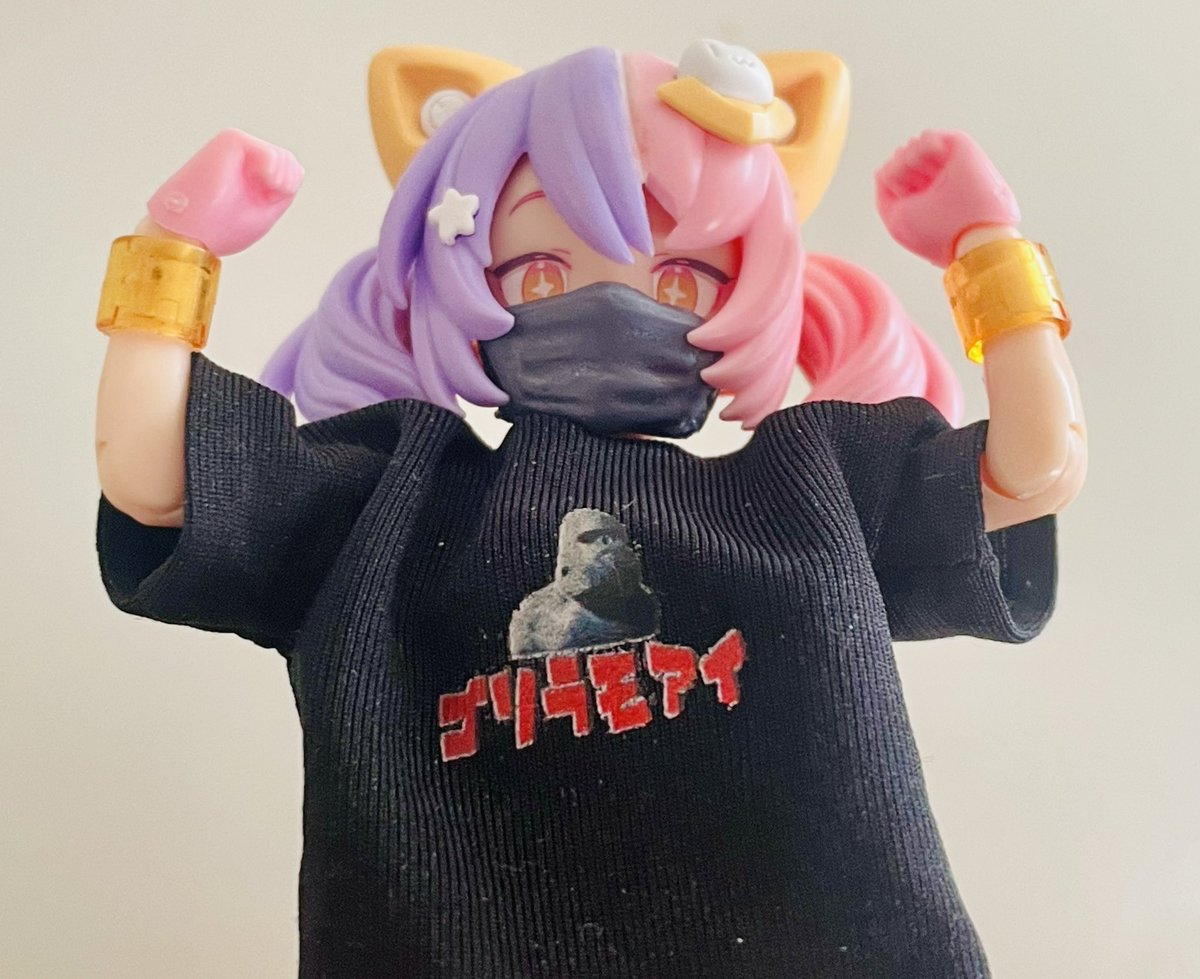 ROCK_URA's tweet photo. #AKG29 間借りゴリラモアイ屋さんお品書き2！
hyenaさん(@hyena1129 )製
ミニミニゴリラモアイ　各色200円
(グレー、ピンク、新色)

mochifacさん(@mochifac )製
ゴリラモアイTシャツ(Lサイズ)　2000円
以上です！

DEXMENTさん(@DEXMENT112 )卓にてミニコラボ企画もあります！

#ゴリラモアイ https://t.co/jKIicwm1aY