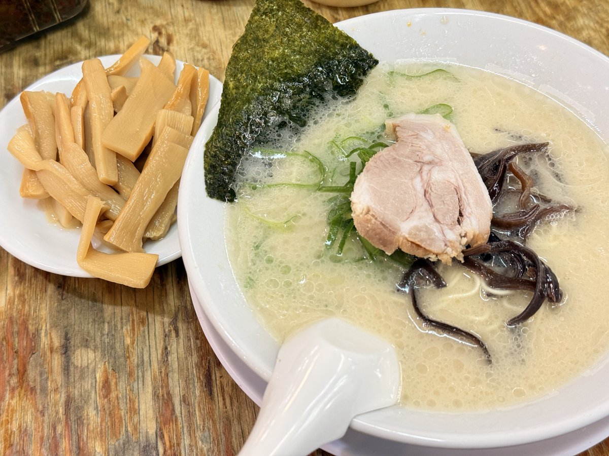 REMUx2's tweet photo. 打ち上げる側じゃないのに何故か打ち上げに最後までいて〆のラーメンまで食う謎の人をやった。楽しかったです（コミティアお疲れさまでした） https://t.co/5t5SAANzVX
