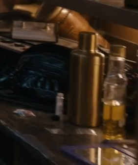 backup_mu's tweet photo. a shaker, pills and the designated coke mirror. I am 100% sure that those are Daniel's or for his victims. Vermouth and anihilation and all that #tvlspoilers https://t.co/AZiyhCUiBh