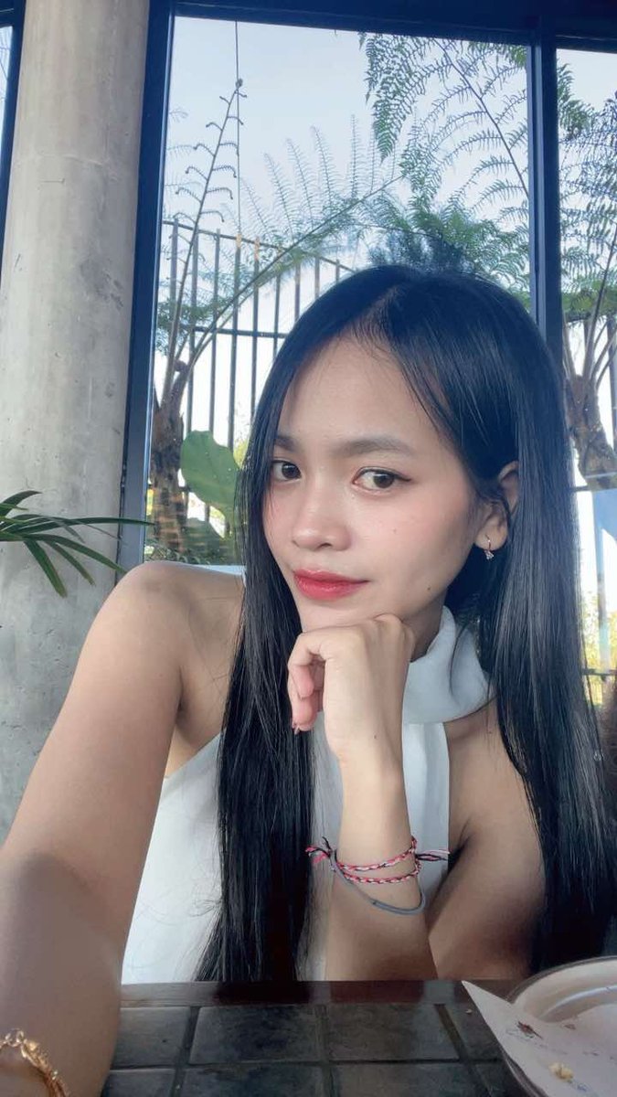 evikachu_'s tweet photo. tim angle kiri, sekalinya nyoba foto angle kanan jadi aneh😭 https://t.co/kSfv8EUin7