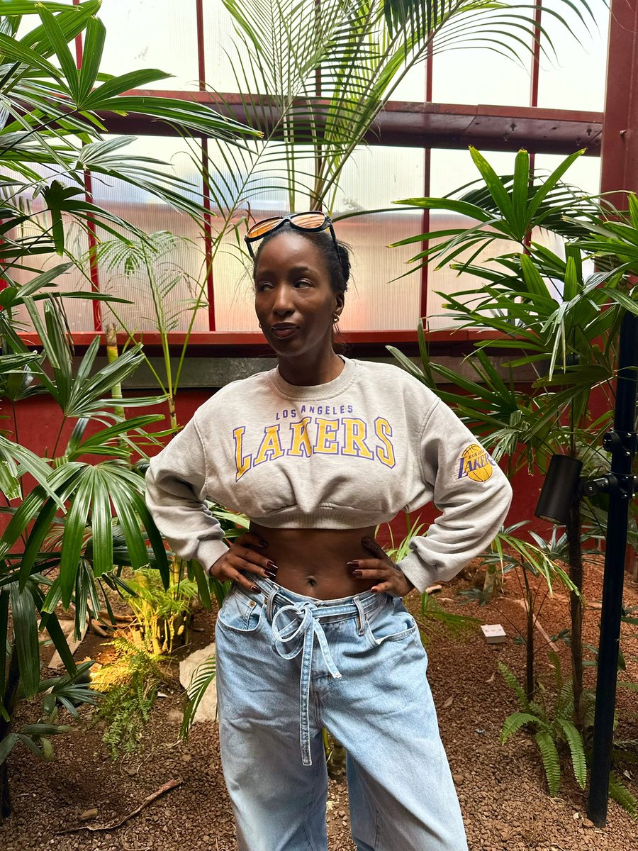 luvly_simi's tweet photo. Happiness isn’t the absence of problems, it’s learning how to live with them anyway. https://t.co/jZxiNhYpNu