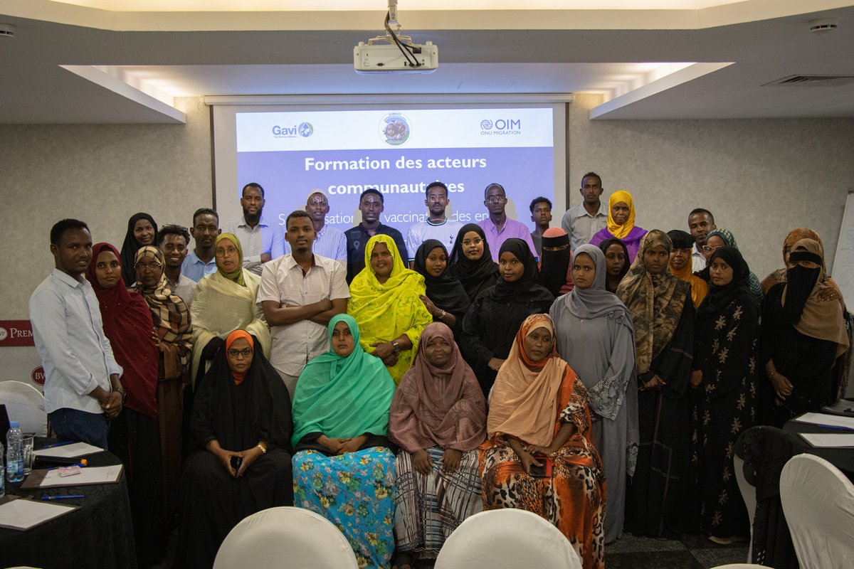 DjiboutiIom's tweet photo. 💉 À Djibouti-ville, l'OIM et le @MinSantedj sensibilisent les communautés à la vaccination des enfants, notamment migrants.

D'abord à travers une formation des relais communautaires, puis en allant à leur rencontre dans les différents quartiers.

🙏 Avec le soutien de @gavi. https://t.co/DFKaqAMATp