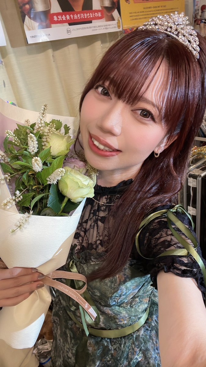 serumin's tweet photo. 遅ればせながら、本日は本当に本当にありがとうございます😭
泣きながら思いがはち切れてしまってダダ絡みしてしまった方も含めすごくすごく今まで活動してきた感謝と皆様への好きな気持ちを届けた時間でした😭
区切りではありますが、まだまだこの先も沢山私とお付き合いくださると嬉しいです😭✨ https://t.co/jioltpdMNq