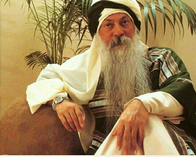 OshoDharma's tweet photo. मन की प्रकृति को समझना जरूरी है,
तभी कुछ किया जा सकता है।

मन की प्रकृति का पहला नियम यह है
कि अगर किसी चीज को भूल जाना है
तो उसे भूलने की कोशिश नहीं करनी चाहिए।

क्योंकि भूलने की कोशिश के ही कारण
बार-बार उसकी याद बनी रहती है।

🌼 समाधि कमल
#ओशो 🪷 https://t.co/F7xMOaQ3wK