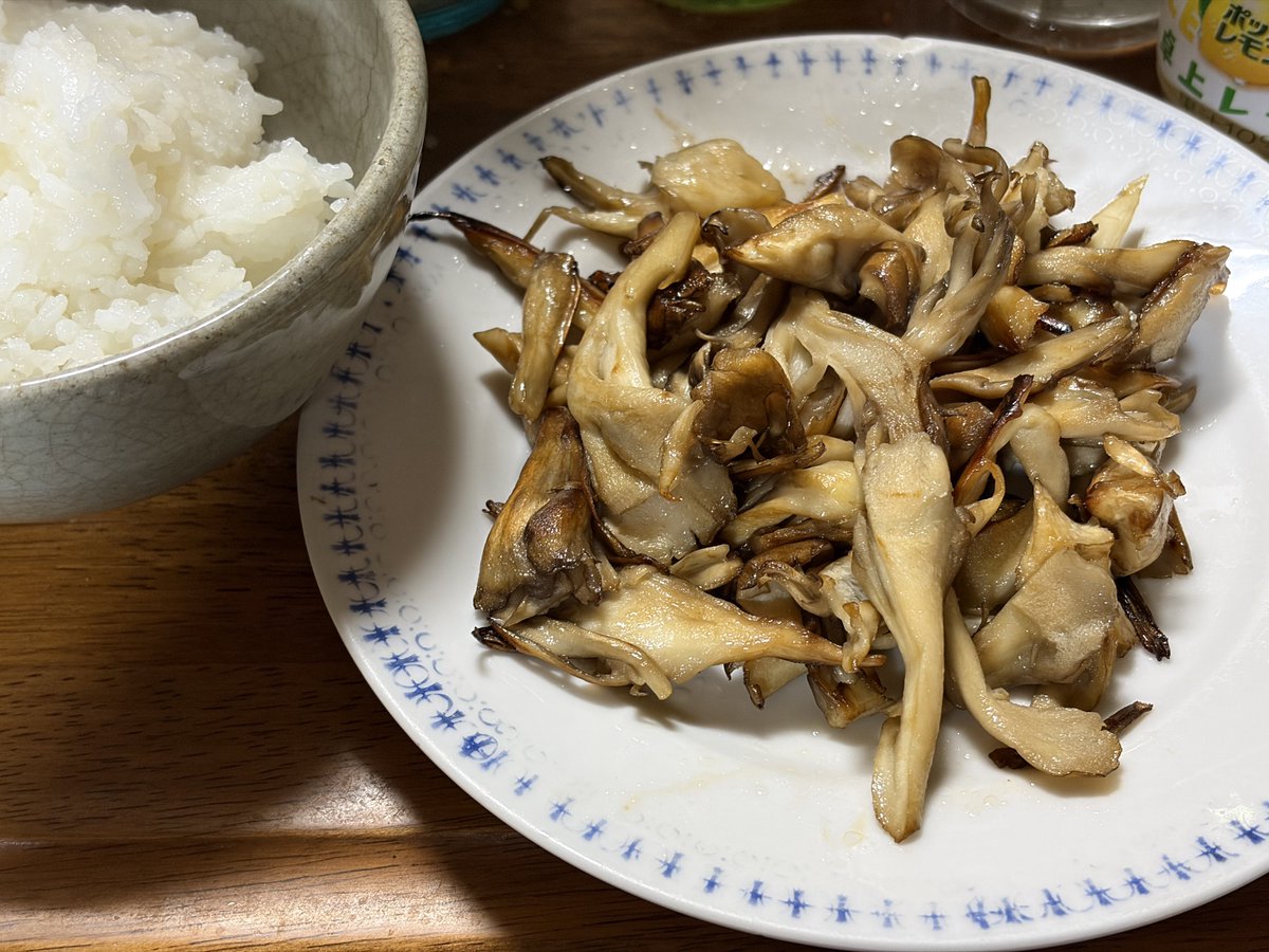 noc109's tweet photo. 舞茸のバター醤油作ったﾌﾟﾘ！🍄‍🟫🧈✨ https://t.co/cUGXYhxhLt