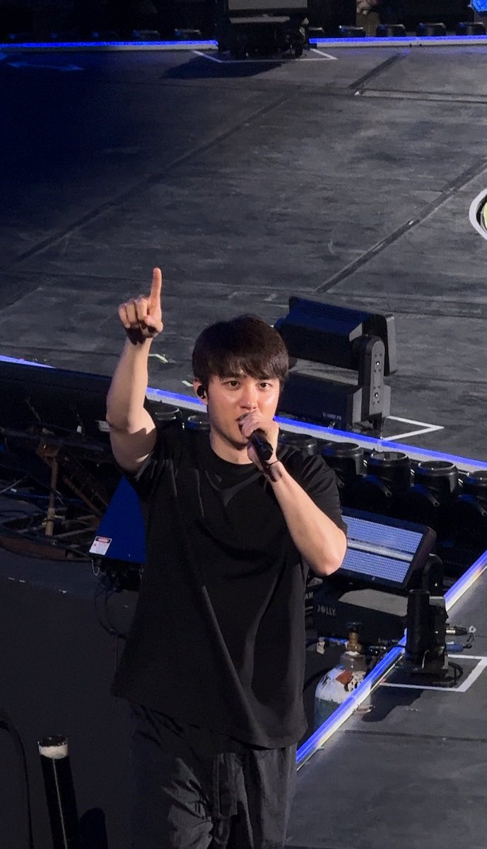 chikicheesee's tweet photo. 260607 kyungsoo exhorizon jakarta soundcheck

dah 3x nonton kyungsoo (as a solo), tapi baru kali ini liat dia sejelas ini 😭😭😭😭😭

#EXhOrizon_JKT https://t.co/6lA4cWdm3G