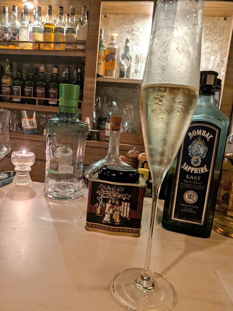 miposanz's tweet photo. 一杯だけただ酒 https://t.co/xO4QaaeCSM